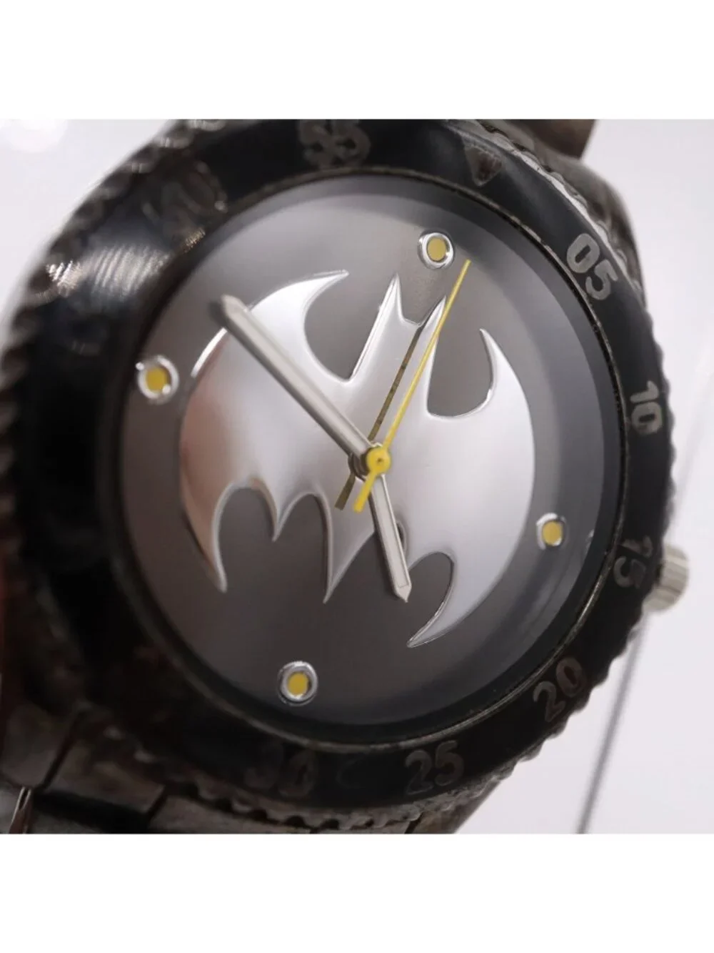 Batman Bat Signal Men's Watch Gunmetal Black Bezel Bracelet BAT8009 Accutime